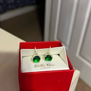 Brand new emerald green earrings!!
